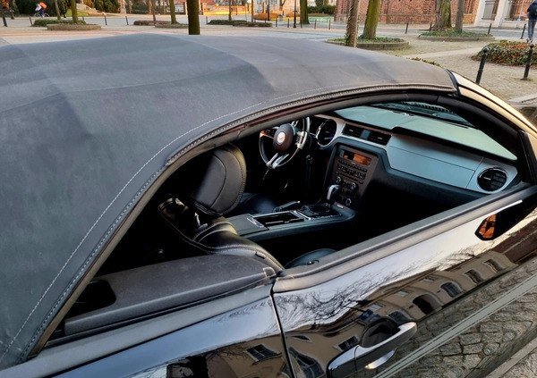 Ford Mustang cena 69000 przebieg: 208000, rok produkcji 2014 z Luboń małe 277